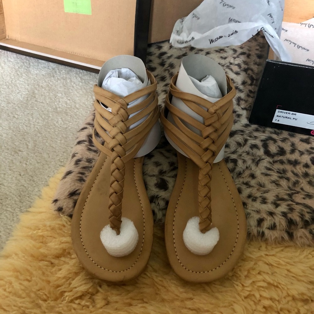 NWT Michael Antonio Driver thong sandals